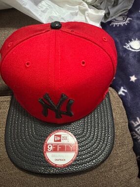 New Era Mens Red and Black 9FIFTY NY Snapback Hat